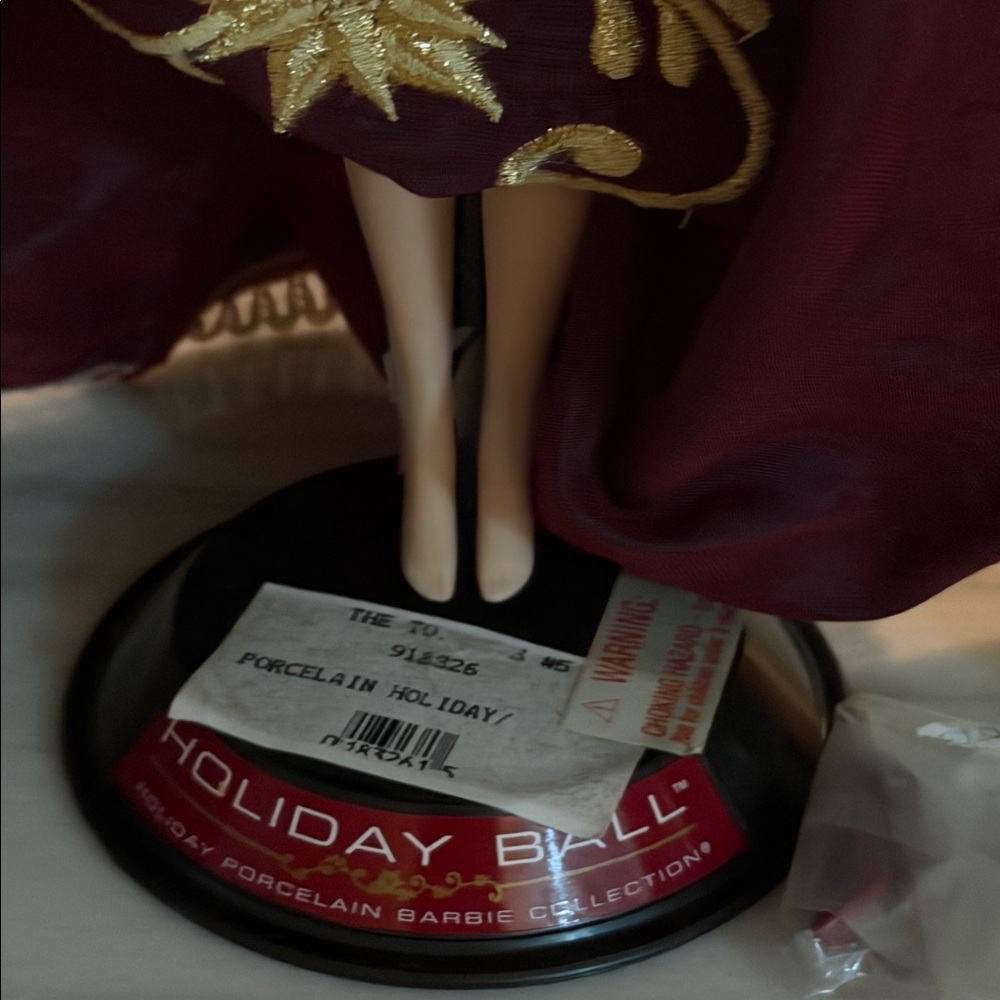 VINTAGE PORCELAIN HOLIDAY BARBIE - Picture 5 of 8